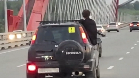 В Новосибирске ищут водителя Honda CR-V с опасным поведением на дороге