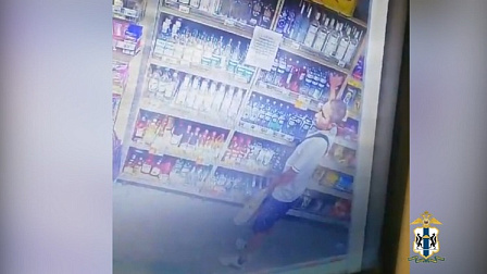 В Новосибирске серийный грабитель обворовывал супермаркеты и продавал украденное