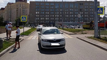 В Новосибирске автомобиль сбил семилетнего мальчика на пешеходном переходе