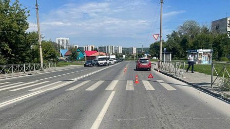 В Новосибирске пенсионер на Subaru снес десятилетнюю девочку на переходе